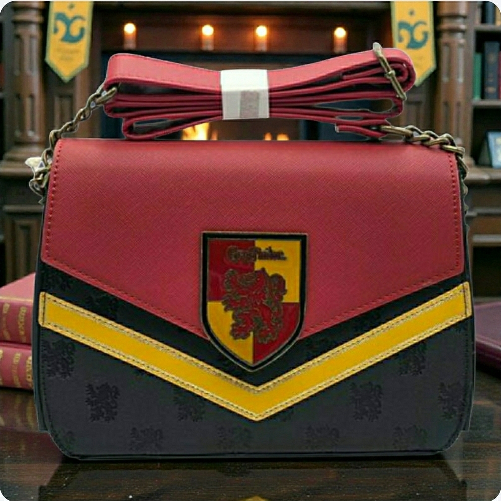 NWT! Loungfly Harry Potter Gryffindor House Crest Crossbody Bag